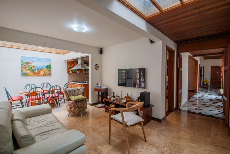 Casa de 5 alcobas en venta en Chicó Alto, Bogotá, 327 m² · foto 18 de 24