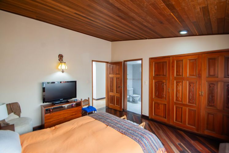 Casa de 5 alcobas en venta en Chicó Alto, Bogotá, 327 m² · foto 19 de 24