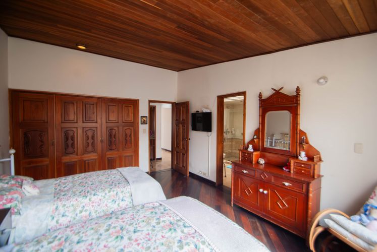 Casa de 5 alcobas en venta en Chicó Alto, Bogotá, 327 m² · foto 22 de 24