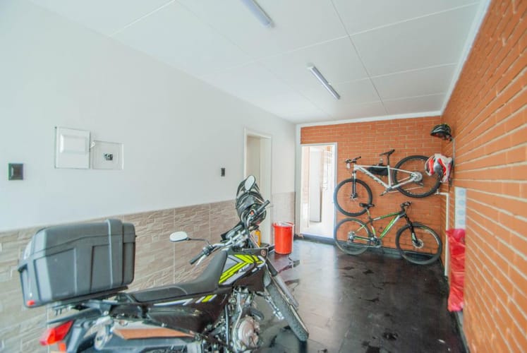 Casa de 6 alcobas en venta en Salazar Gomez, Bogotá, 410 m² · foto 16 de 24