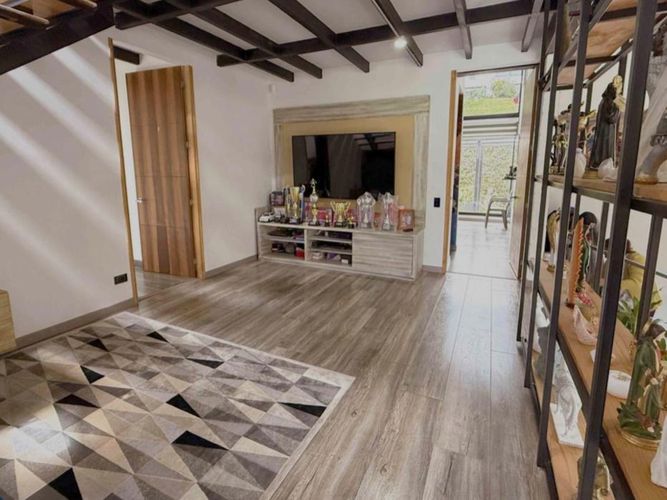 Casa de 3 alcobas en venta en Escobero, Envigado, 310 m² · foto 8 de 19