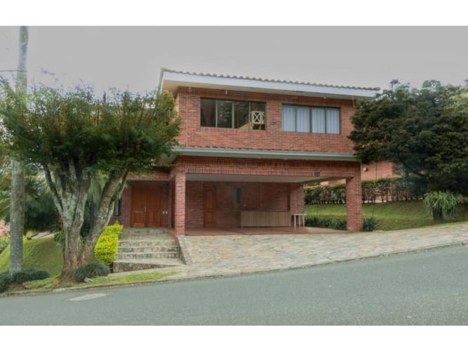 Casa de 6 alcobas en venta en Altos Del Poblado, Medellín, 400 m² · foto 2 de 24