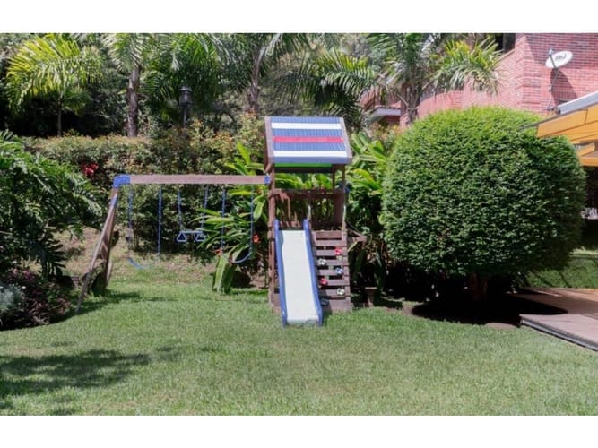 Casa de 6 alcobas en venta en Altos Del Poblado, Medellín, 400 m² · foto 3 de 24