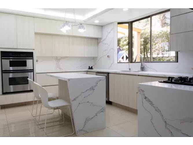 Casa de 6 alcobas en venta en Altos Del Poblado, Medellín, 400 m² · foto 11 de 24