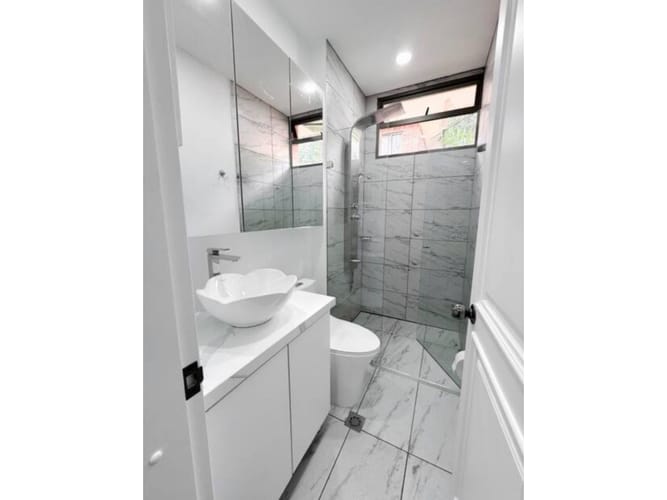 Casa de 6 alcobas en venta en Altos Del Poblado, Medellín, 400 m² · foto 21 de 24