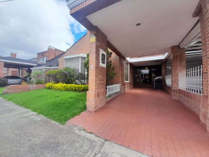 Casa de 4 alcobas en venta en El Batán, Bogotá, 500 m² · foto 2 de 24