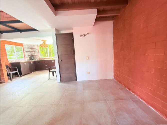Casa de 2 alcobas en venta en La Milagrosa, La Ceja, 140 m² · foto 4 de 11