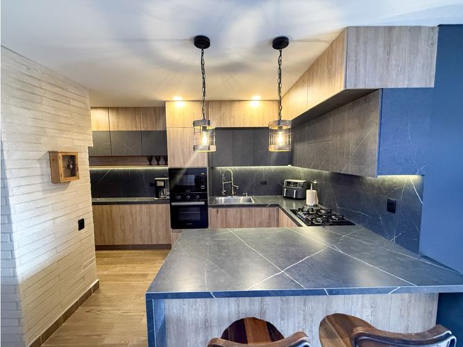Casa de 3 alcobas en venta en Lomitas, La Ceja, 216 m² · foto 3 de 24