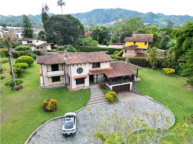 Casa de 3 alcobas en venta en El Tambo, La Ceja, 382 m² · foto 3 de 24