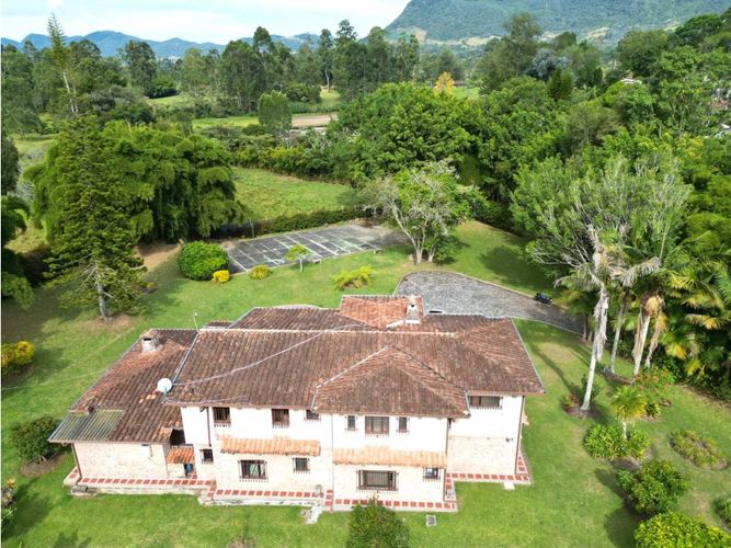 Casa de 3 alcobas en venta en El Tambo, La Ceja, 382 m² · foto 4 de 24
