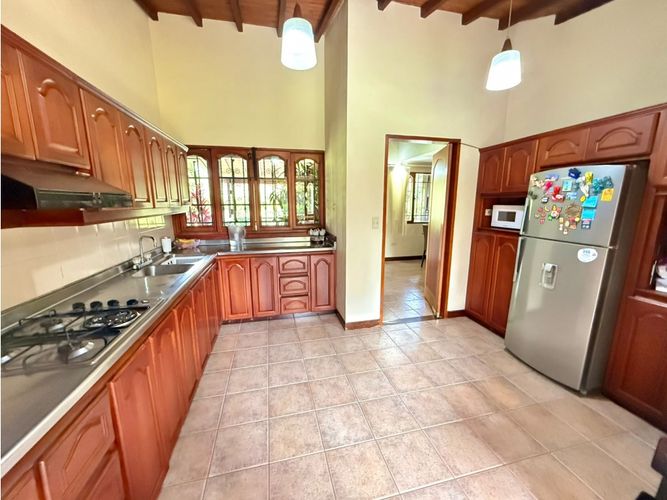Casa de 3 alcobas en venta en El Tambo, La Ceja, 382 m² · foto 11 de 24
