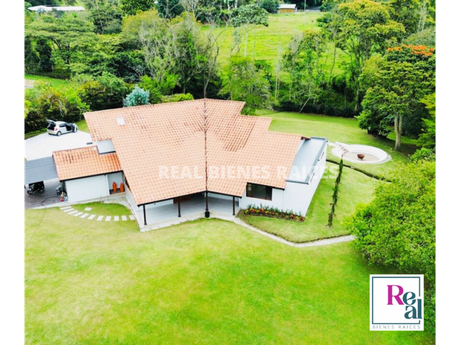 Finca en venta en Guamito, La Ceja, 290 m² · foto 2 de 24