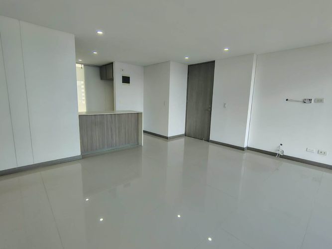 Apartamento de 3 alcobas en arriendo en El Poblado, Medellín, 79 m² · foto 8 de 18