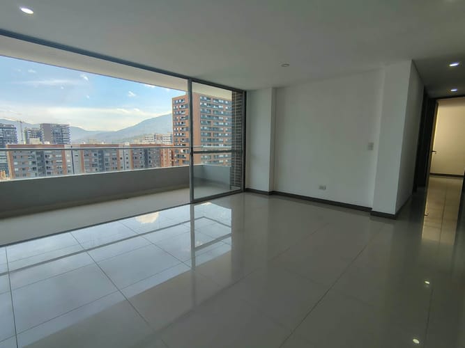 Apartamento de 3 alcobas en arriendo en El Poblado, Medellín, 79 m² · foto 2 de 18