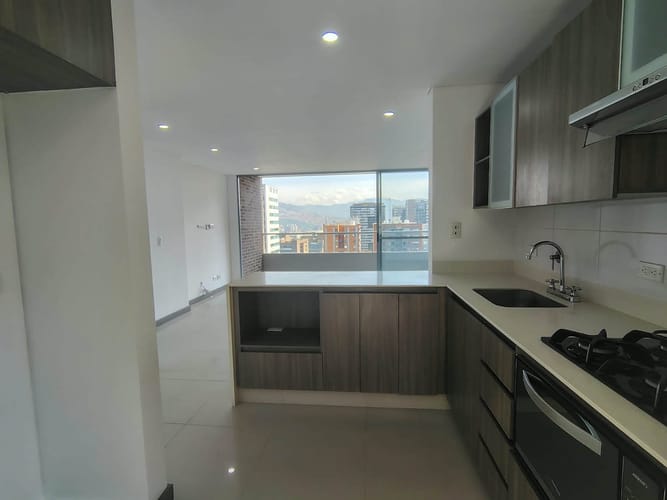 Apartamento de 3 alcobas en arriendo en El Poblado, Medellín, 79 m² · foto 5 de 18