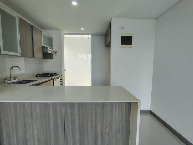 Apartamento de 3 alcobas en arriendo en El Poblado, Medellín, 79 m² · foto 3 de 18