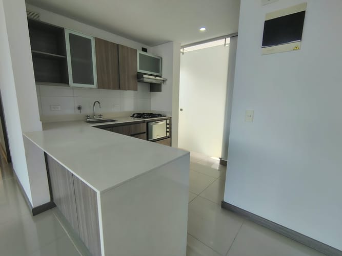 Apartamento de 3 alcobas en arriendo en El Poblado, Medellín, 79 m² · foto 4 de 18