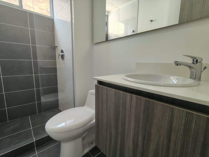Apartamento de 3 alcobas en arriendo en El Poblado, Medellín, 79 m² · foto 16 de 18