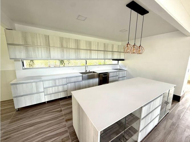Casa de 3 alcobas en venta en Santa Elena, El Retiro, 278 m² · foto 3 de 23