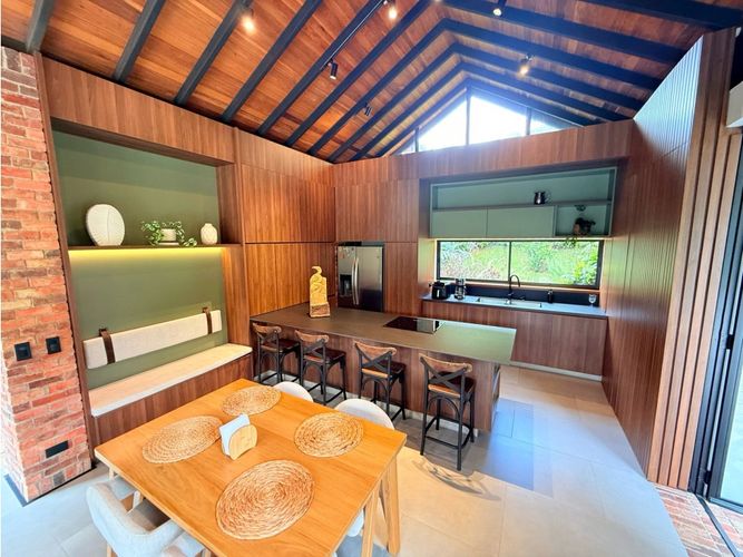 Finca en venta en El Tambo, La Ceja, 197 m² · foto 2 de 24