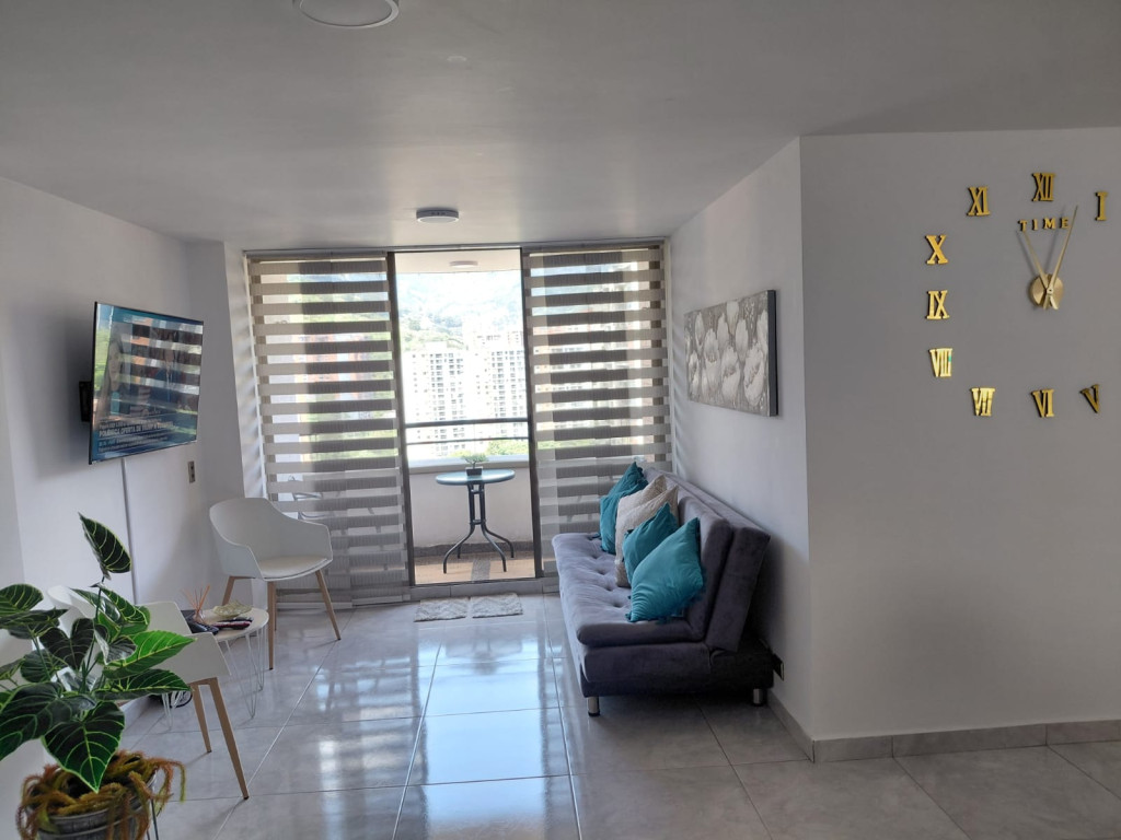 Apartamento en arriendo en Belén, Medellín · foto 2 de 24