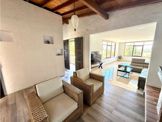 Casa de 6 alcobas en venta en La Ceja, 330 m² · foto 2 de 24