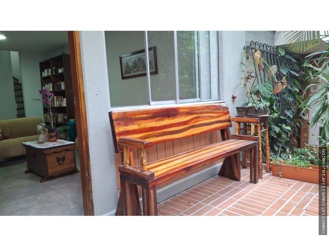 Casa de 3 alcobas en venta en Loma Del Indio, Medellín, 120 m² · foto 2 de 16
