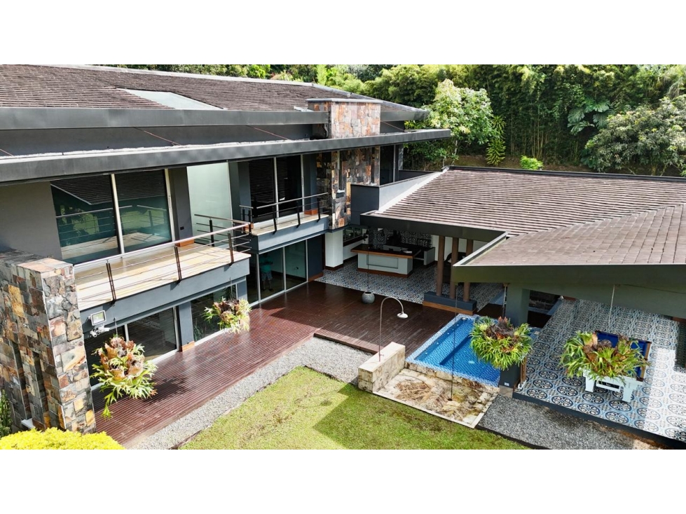Casa en Arriendo en Loma Benedictinos, Envigado