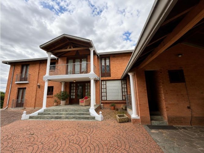 Casa de 4 alcobas en venta en Fusca, Chía, 480 m² · foto 2 de 24