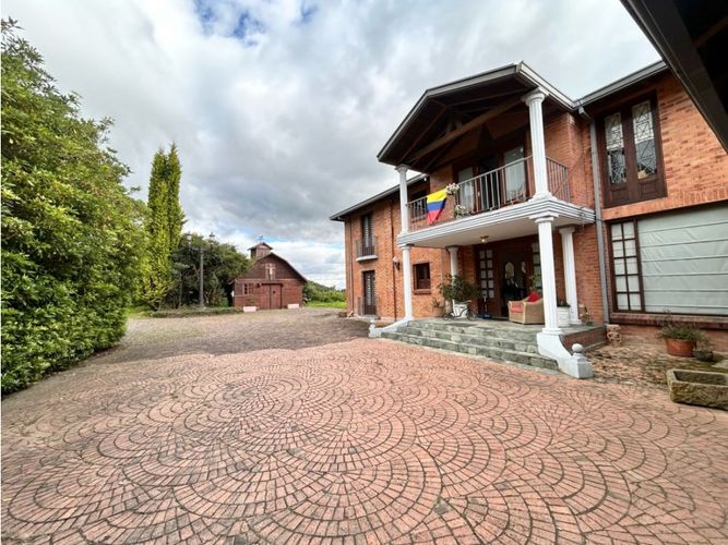 Casa de 4 alcobas en venta en Fusca, Chía, 480 m² · foto 3 de 24