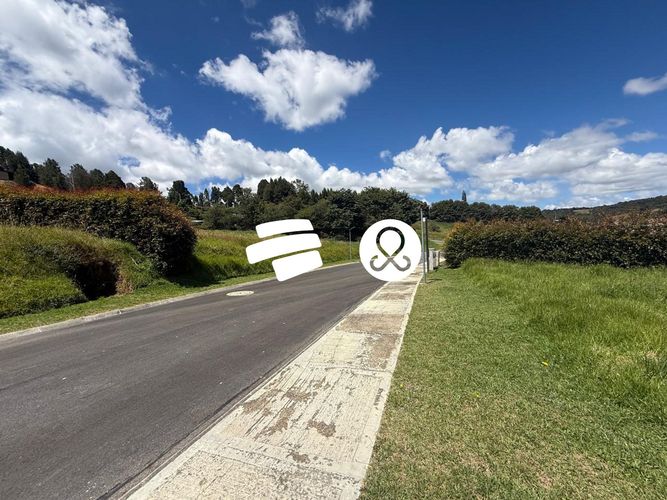 Lote en venta en Las Palmas, Envigado, 2333 m² · foto 2 de 8