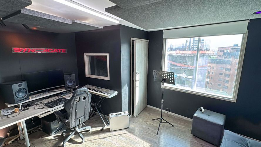 Oficina en arriendo en Milla De Oro, Medellín, 42 m² · foto 3 de 6