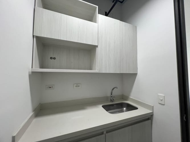 Oficina en arriendo en Milla De Oro, Medellín, 55 m² · foto 3 de 8