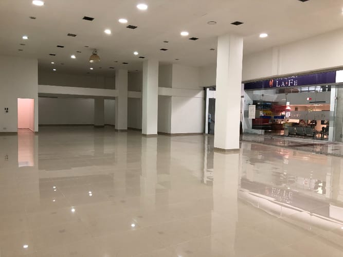 Local en venta en Colombia, Medellín, 300 m² · foto 2 de 5