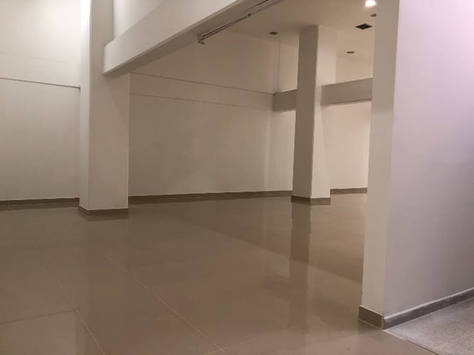 Local en venta en Colombia, Medellín, 300 m² · foto 3 de 5