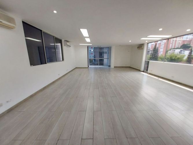 Oficina en arriendo en Milla De Oro, Medellín, 80 m² · foto 2 de 9