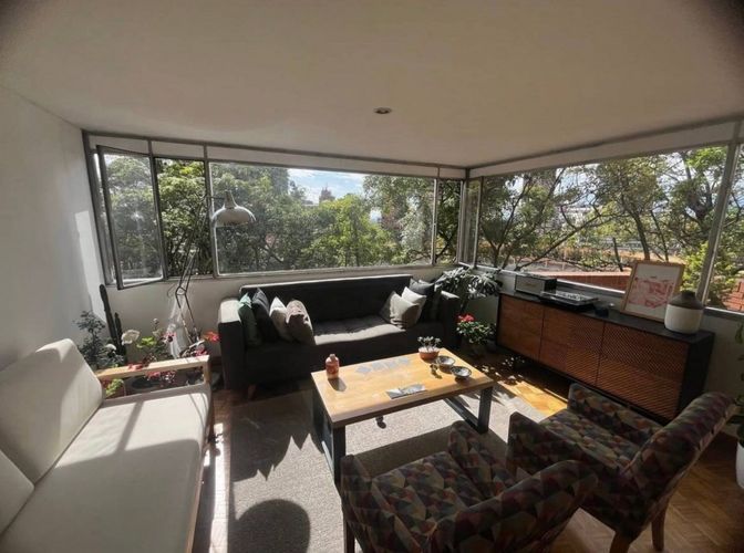 Apartamento de 3 alcobas en venta en La Macarena, Bogotá, 131 m² · foto 3 de 9