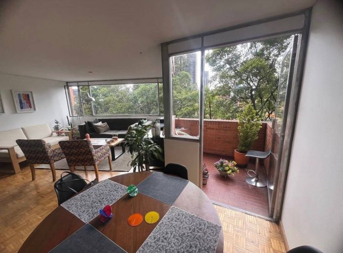 Apartamento de 3 alcobas en venta en La Macarena, Bogotá, 131 m² · foto 4 de 9
