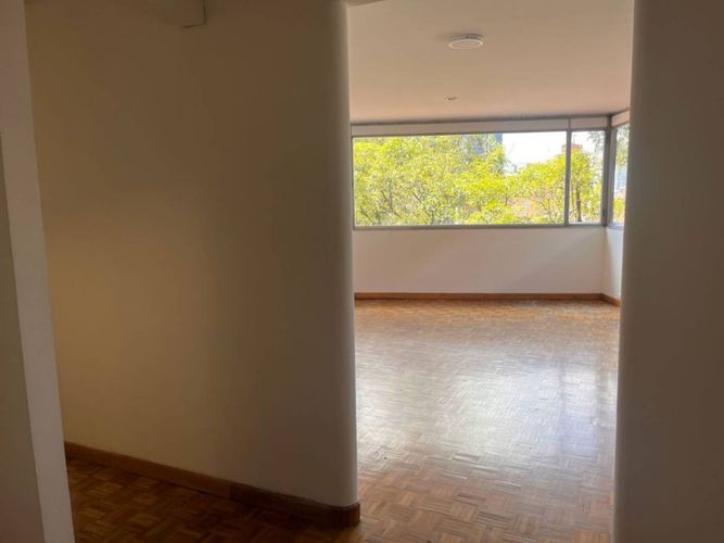 Apartamento de 3 alcobas en venta en La Macarena, Bogotá, 131 m² · foto 8 de 9