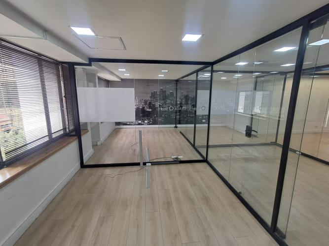 Oficina en arriendo en El Poblado, Medellín, 142 m² · foto 3 de 12