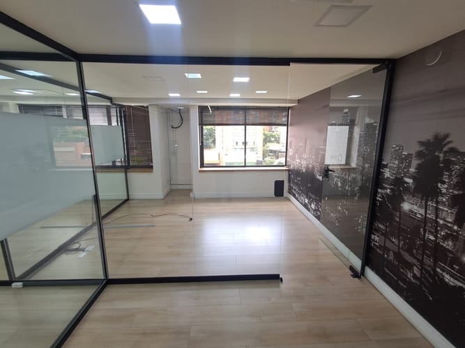 Oficina en arriendo en El Poblado, Medellín, 142 m² · foto 5 de 12