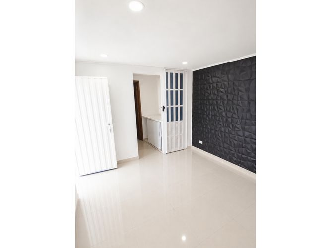 Casa de 10 alcobas en venta en Hipotecho Occidental, Bogotá, 240 m² · foto 4 de 11