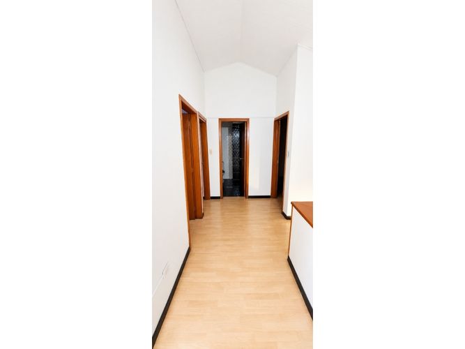 Casa de 10 alcobas en venta en Hipotecho Occidental, Bogotá, 240 m² · foto 5 de 11