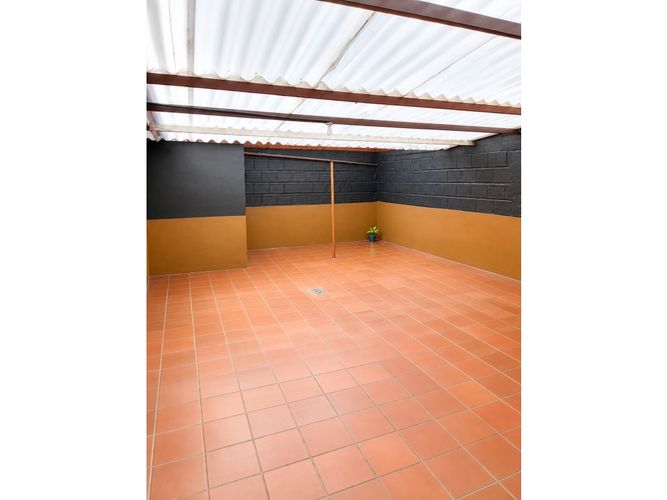 Casa de 10 alcobas en venta en Hipotecho Occidental, Bogotá, 240 m² · foto 9 de 11
