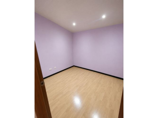 Casa de 10 alcobas en venta en Hipotecho Occidental, Bogotá, 240 m² · foto 10 de 11