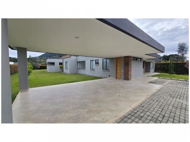 Casa de 4 alcobas en venta en El Carmen De Viboral, El Carmen de Viboral · foto 2 de 20