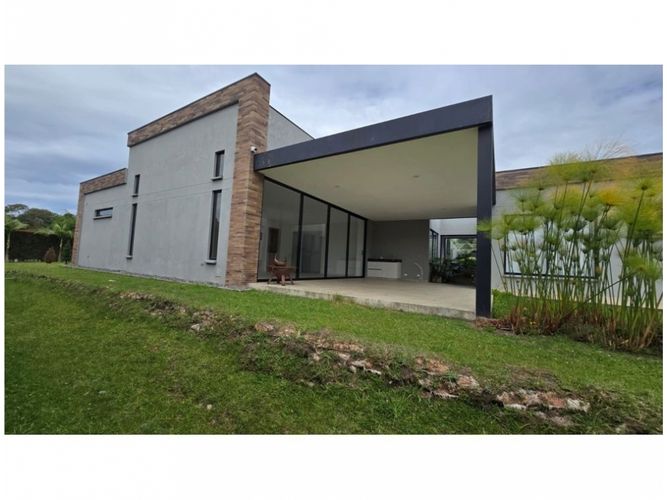 Casa de 4 alcobas en venta en El Carmen De Viboral, El Carmen de Viboral · foto 3 de 20