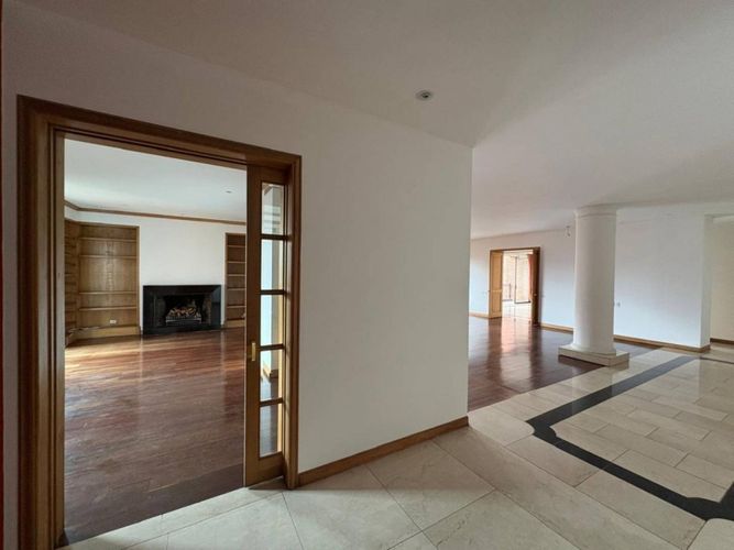Apartamento de 4 alcobas en venta en Los Rosales, Bogotá, 479 m² · foto 4 de 24