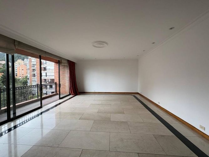 Apartamento de 4 alcobas en venta en Los Rosales, Bogotá, 479 m² · foto 6 de 24