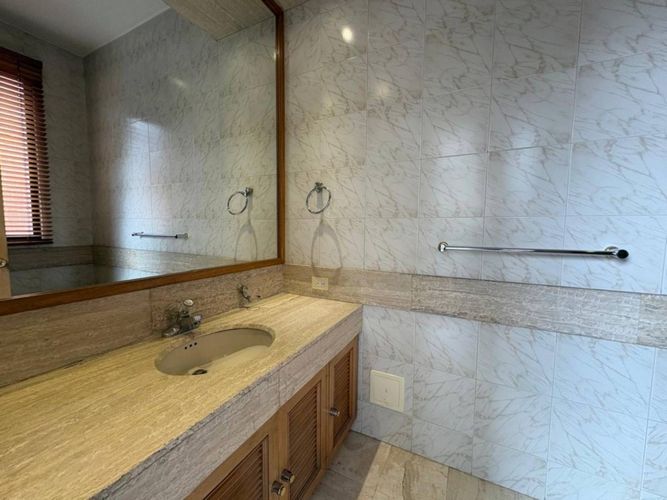 Apartamento de 4 alcobas en venta en Los Rosales, Bogotá, 479 m² · foto 14 de 24